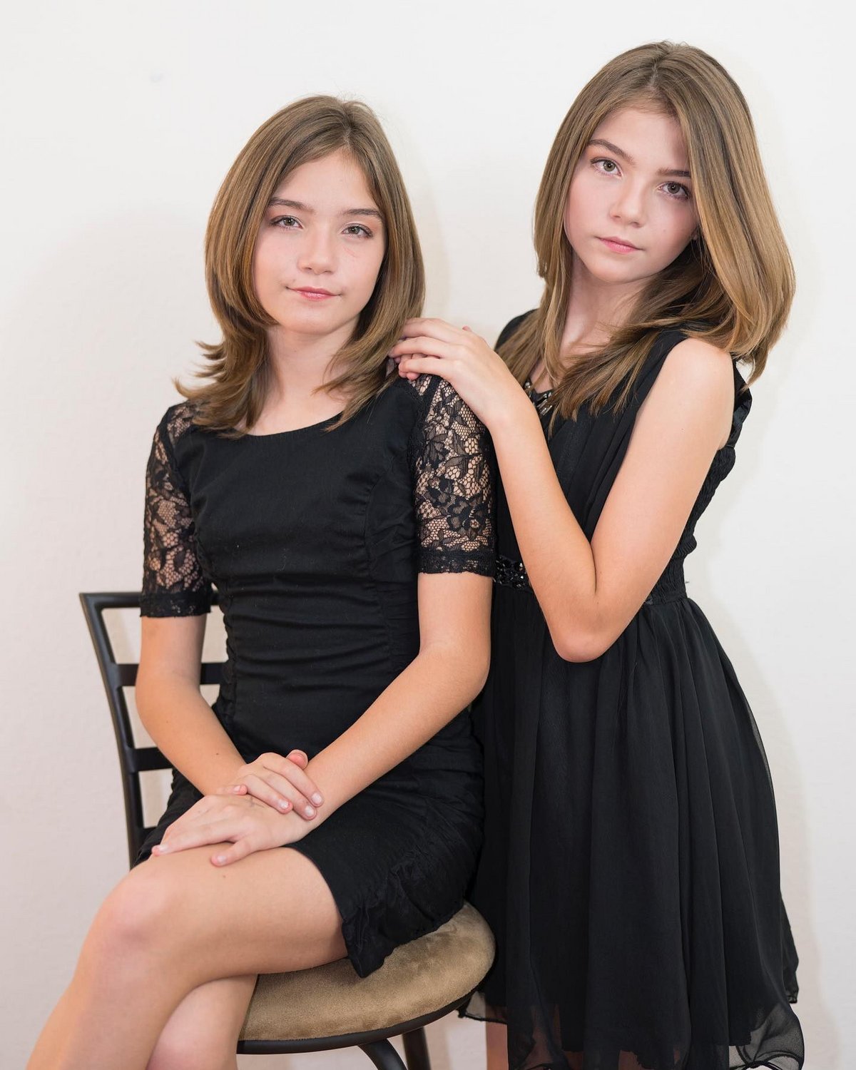 Twins Fiorella Fio Axell And Florencia Flo Axell Gymnastic Feet Models Image V579