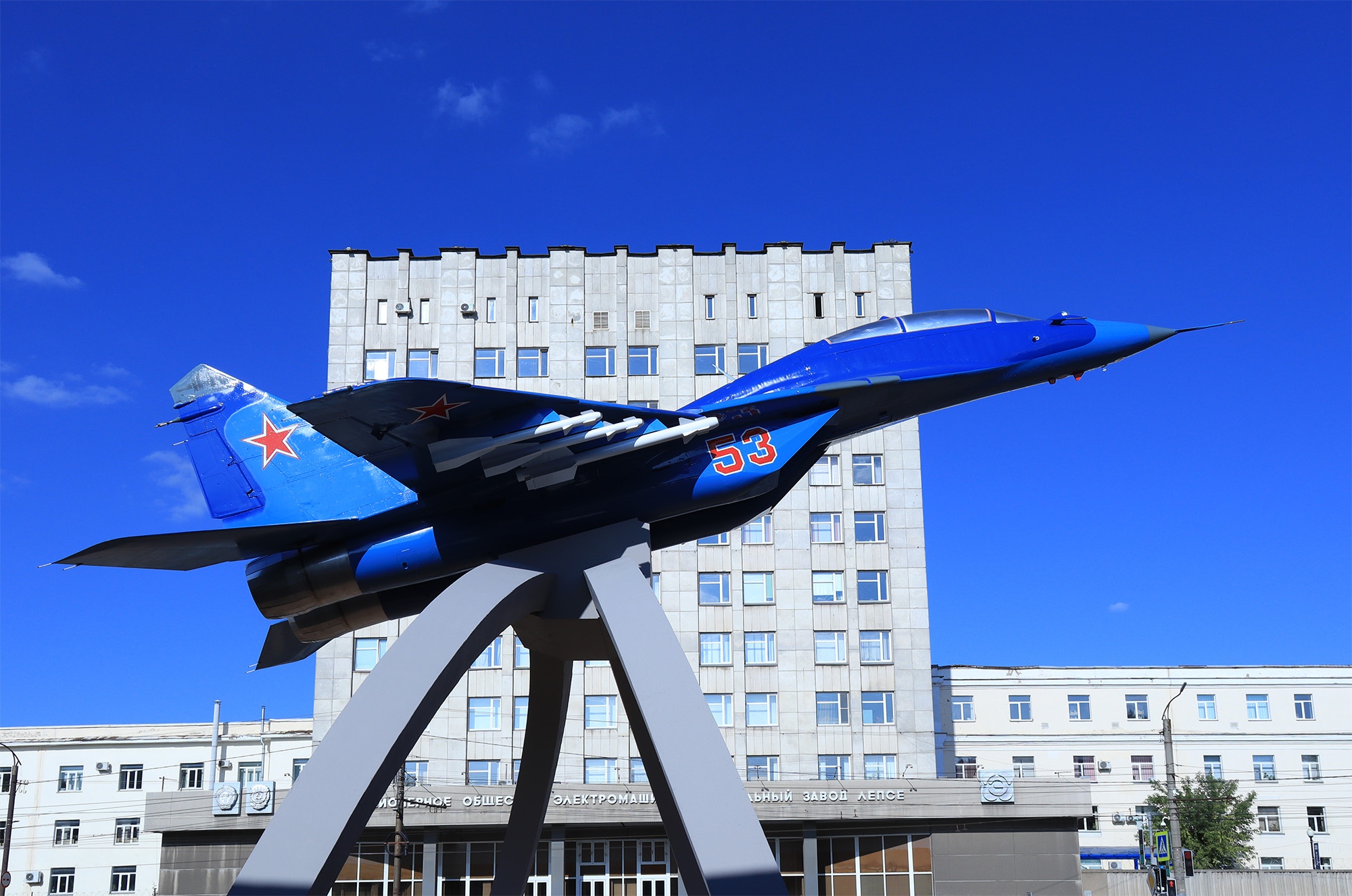 01 МИГ-29 - памятник в Кирове.JPG